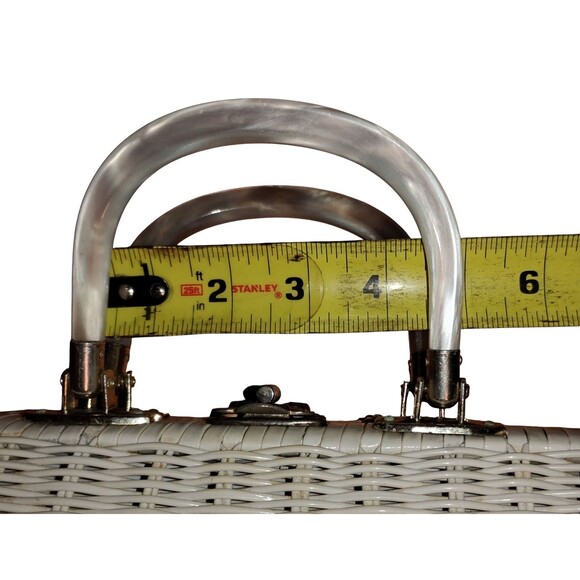 Vintage White Wicker Purse w/Pearl Lucite Handles Mid Century Modern Hong Kong - Picture 14 of 16